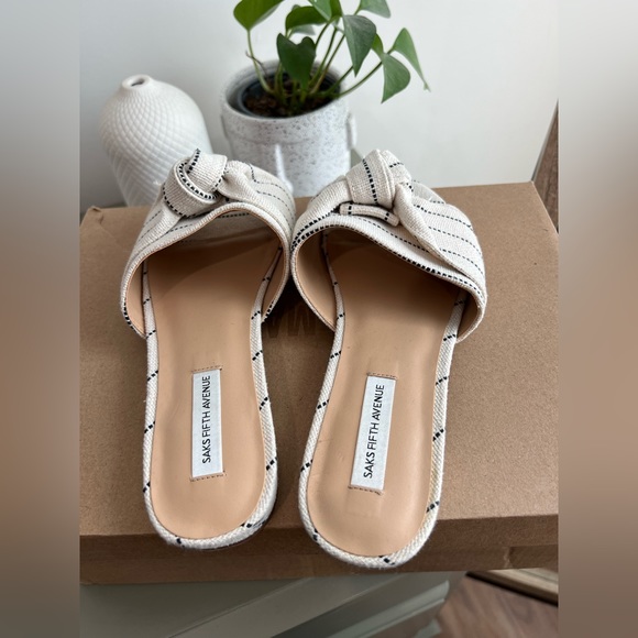 Saks Fifth Ave summer slides, bow w/tassel detail size 6.5 fabric gently used - Picture 2 of 3